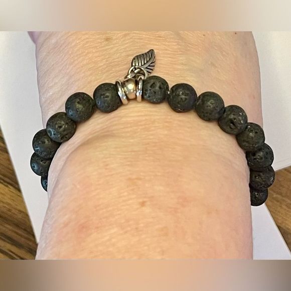 Black bead leaf elastic bracelet - Picture 1 of 7